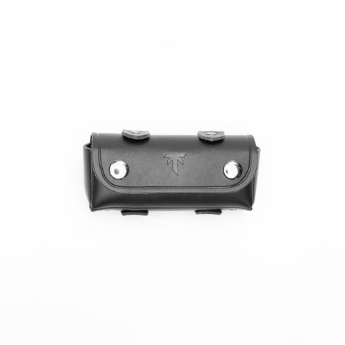 Toler UNION black leather sheath, front with snaps